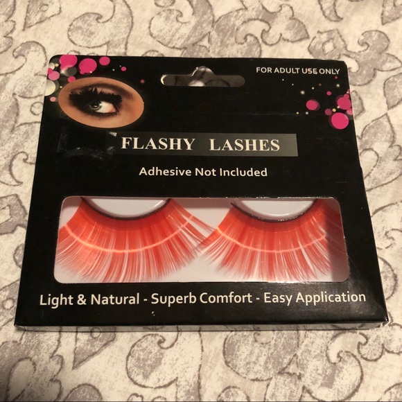 LASHES 👁 - Picture 2 of 4